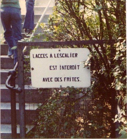 Une étrange pancarte à Bruxelles.