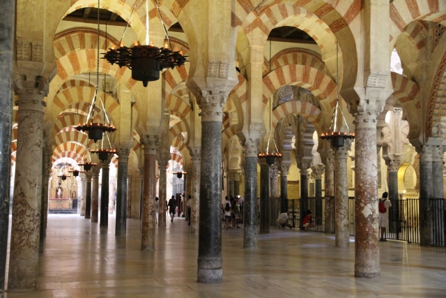 L'intérieur de la mosquée Cathédrale.